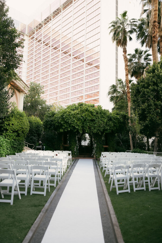 An outdoor Flamingo Gazebo ceremony in Las Vegas