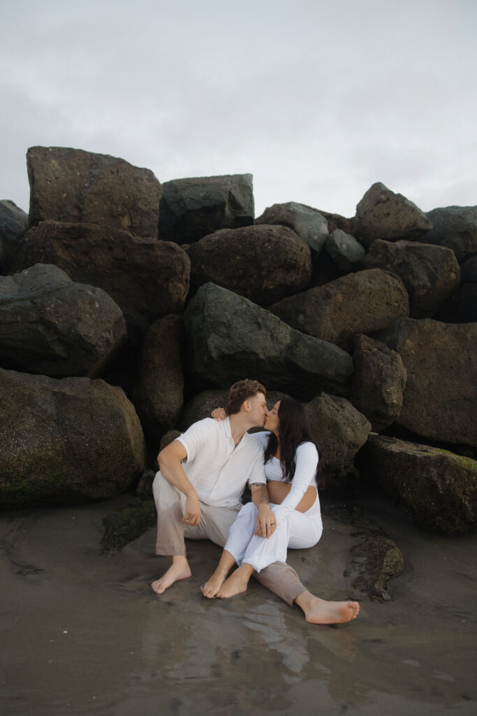 Man and woman kissing each other on the beach