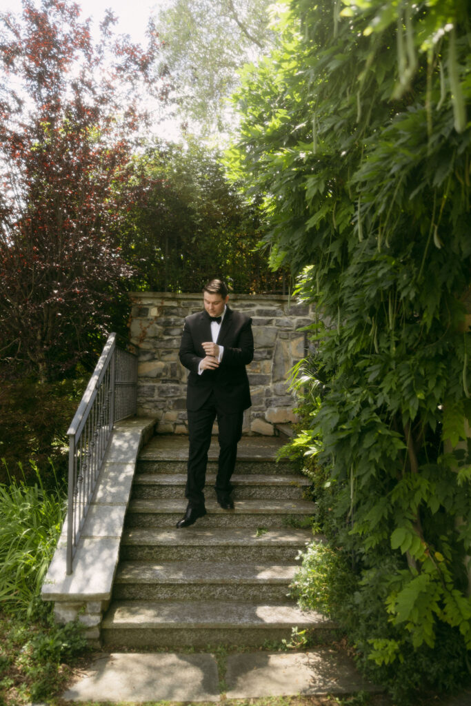 Grooms outdoor portraits in Lake Como