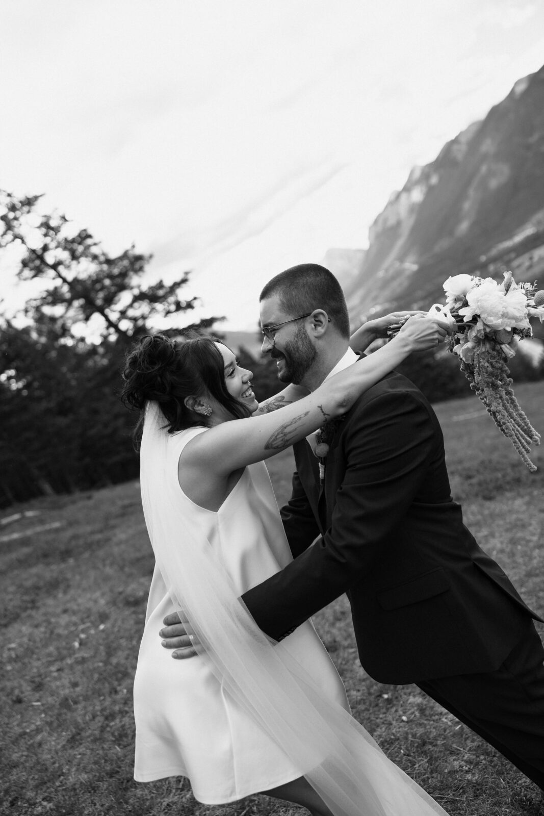 Black and white photo of a bride and groom posing in Banff National Park.